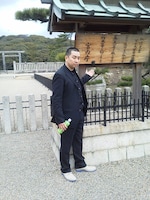 仁徳天皇陵では、古墳あるある、大阪湾あるある、仁徳天皇陵あるあるを披露。(c)カナイタチ