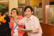 東京・デニーズ馬喰町店にて行われた、NON STYLE石田脚本、演出、出演の芝居「ファミリーレスト乱」。(c)吉本興業