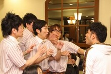 東京・デニーズ馬喰町店にて行われた、NON STYLE石田脚本、演出、出演の芝居「ファミリーレスト乱」。(c)吉本興業