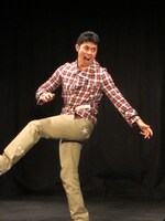 サッカー選手・オコチャのギャグで笑いをとった小島。