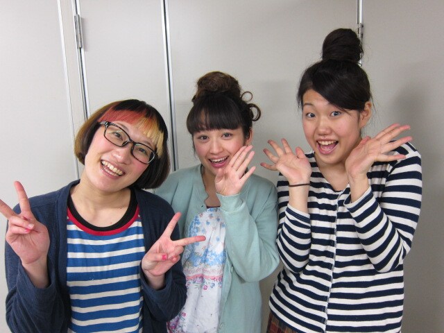 「よしもと若手芸人と楽しむ 沖縄エンジョイツアー」に参加するスパイク＆横澤夏子。