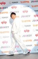 「ブサイク」1位のNON STYLE井上。ステージに登場すると、会場から大きな歓声と悲鳴があがり、MCのヒデは「渋谷でこれほど悲鳴があがるのはカラスに襲われたときくらい」とコメント。