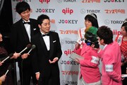 記者会見後の囲み取材では「JORKEY」記者の藤森とまちゃまちゃが、中田と井上にプライベートな質問を投げかけ、この日集まった本職の報道陣顔負けの取材ぶりを展開した。