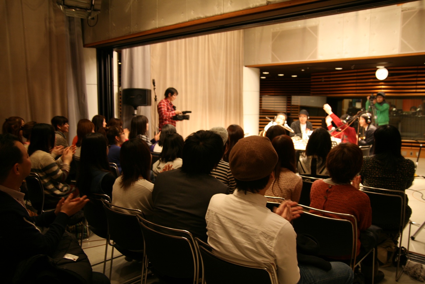 「SMJ」公開収録ライブの模様。