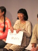 川村はかつて、武器のバストを強調しようとピチTを着たら腕が鬱血したことを明かした。