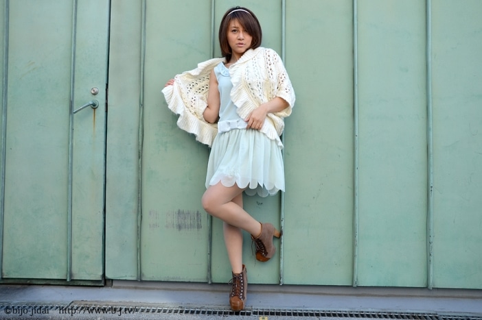 人気Webサイト「美女時代」でファッションモデルデビューを果たしたミラクルひかる。