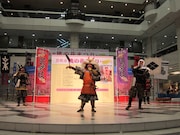 「信玄スベったなう」山梨住みます芸人が桃の花まつりPR