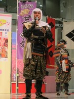 上杉謙信役のいしいそうたろう。