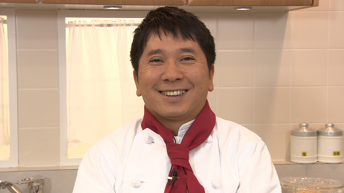 「お願い！ランキング」の「美食アカデミー特別企画」で見事「いちごチーズサンデー」の商品化にこぎつけた爆笑問題・田中。(c)テレビ朝日