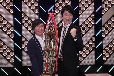 「第42回NHK上方漫才コンテスト」で優勝したかまいたち。(c)NHK