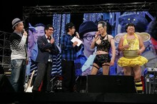 「ゴッドタン マジ歌フェスティバル2012」での劇団ひとり。(c)テレビ東京