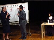 階段あるあるに続けて、RGは歌わずにホワイトボードあるある「ひっくり返すとき2人の力要りがち」を披露。