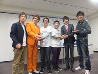 福岡県「2代目住みます芸人」ぶんぶん丸お披露目会見に出席した、初代住みます芸人・レモンティー、ぶんぶん丸、博多華丸・大吉。(c)吉本興業