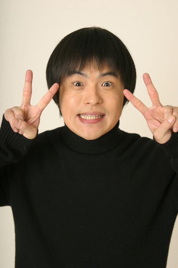 4月スタートの新番組「～明日へ向かってポジティブに！～日曜×芸人」にレギュラー出演するバカリズム。