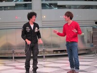 ハイタッチが思いのほか早く終わり、「楽しい時間はあっという間」とビックリするトータル。