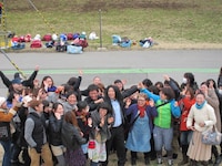 後ろにはラグビーやサッカーの練習をしている人たちが偶然おり、RGも「いい演出だった」と感動。