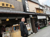 柴又を歩くRG。