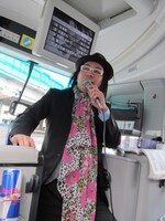 広尾でドン小西に扮するRG。