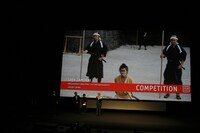 舞台挨拶の一場面。