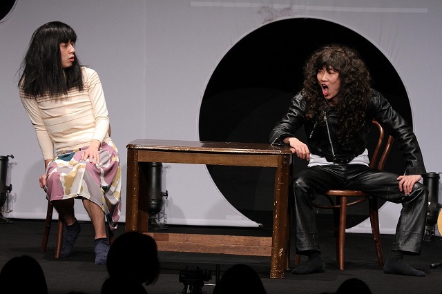 キングコング西野とNON STYLE石田のDVD「ナイスなやつら」一場面。