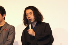 自前だという文豪風の装束に身を包んで登場したピース又吉。イベントには登壇したが、映画には出演しておらず「出たかった」と漏らした。