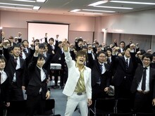 就職活動応援隊長として「就職博 in 東京」に来場したAMEMIYA。