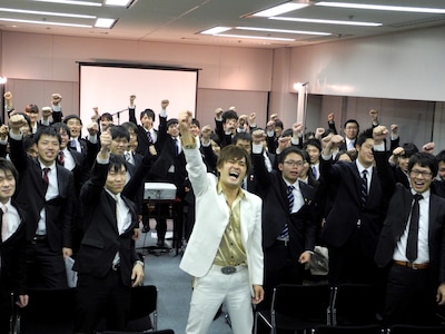 就職活動応援隊長として「就職博 in 東京」に来場したAMEMIYA。