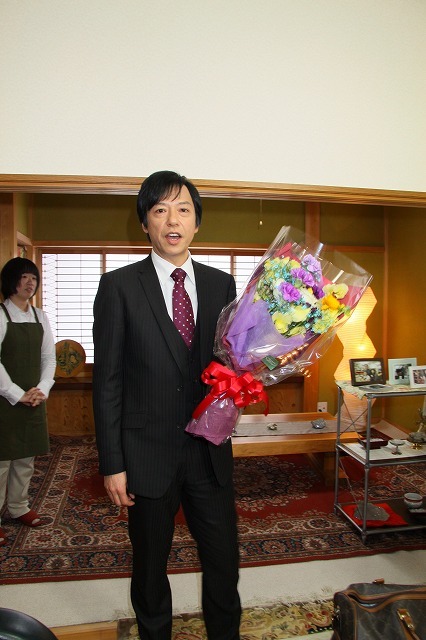 ドラマ「黒川鈴木」がクランクアップした主演の板尾創路。(c)YTV