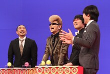 「人志松本の○○な話」に出演する、松本人志、綾小路翔、南海キャンディーズ山里、千原ジュニア（左から）。(c)フジテレビ