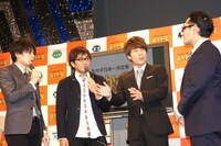 （左から）平成ノブシコブシ、ロンドンブーツ1号2号・田村淳、モンテローザの松本尚氏。