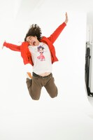 表紙のアナザーカット。(c)太田出版