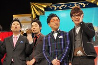 コンビ揃って似ていると評判のオリエンタルラジオとパンクブーブー。取材会でもオリラジ中田（左から2人目）が「うちのチャラメガネが……」とパンブー黒瀬（右から2人目）を紹介するなど、この話題で盛り上がった。