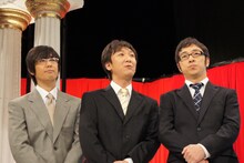 東京03。「エンタ」放送時よりも経済的な余裕が出て、体格がよくなった芸人が多い中、飯塚（中央）が「3人、特に誰も太っていない」と強調していた。