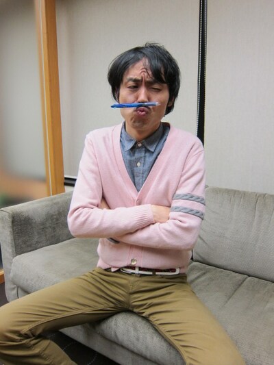 4月17日（火）、18日（水）に東京・北沢タウンホールにて上演されるる舞台「『田中が考え中』～第1幕～」で作・演出・出演を務めるアンガールズ田中。