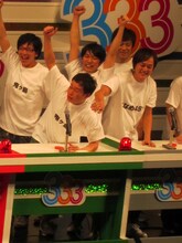 異様な喜びを見せる鬼ヶ島は6番目に勝ち抜け。