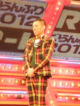 「R-1ぐらんぷり2012」で優勝したCOWCOW多田。