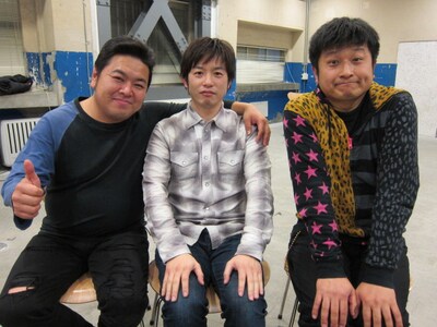 3月21日（水）、東京・下北沢シアター711にて「逆指名コントライブ『大井が書いて大谷と大地がやってます』」を開催するダイノジと大井洋一。