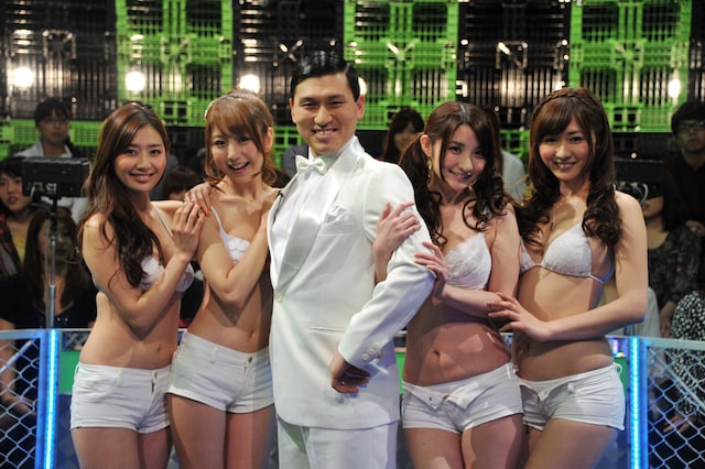 「孫の喜ぶ顔が見たい」主催のオードリー春日。(c)日本テレビ