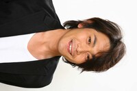 「ytv春休みスペシャル 御近所まる見えバラエティ となりのミタリーノ」で日替わりMCを務めるココリコ遠藤。