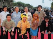 「ロケみつ THE MOVIE このさきのむこうに」より、桜 稲垣早希、月亭八光ほか。