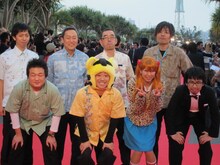 「ロケみつ THE MOVIE このさきのむこうに」より、桜 稲垣早希、月亭八光ほか。