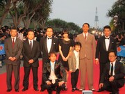 映画「ワーキング・ホリデー」より、ほんこん、ガレッジ―セール・ゴリ、AKIRA、林遼威、逢沢りな、ほか。