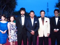 映画「ああ閣議・・・」より、山口智充、田村亮、酒井若菜ほか。