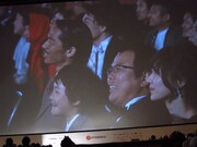 オープニングセレモニーで、巨大スクリーンに映し出されたほんこん。