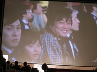 オープニングセレモニーで、巨大スクリーンに映し出されたフルーツポンチ。