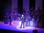 特別公演「脇役たちの大冒険」より。写真中央は浜野謙太。