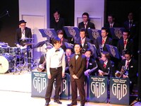 特別公演「脇役たちの大冒険」より。写真左から、東京03飯塚、浜野謙太。