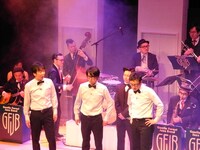 第13回東京03単独公演「図星中の図星」の特別公演「脇役たちの大冒険」より。写真左から、東京03飯塚、おぎやはぎ矢作、東京03角田。