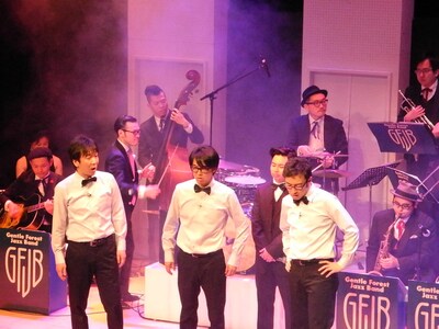 第13回東京03単独公演「図星中の図星」の特別公演「脇役たちの大冒険」より。写真左から、東京03飯塚、おぎやはぎ矢作、東京03角田。