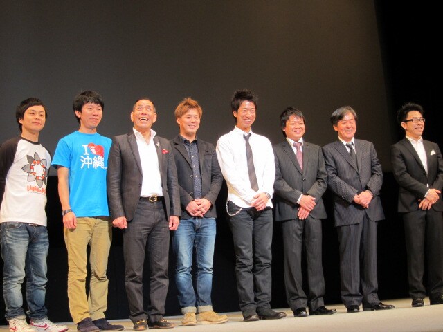 映画「初夜と蓮根」の舞台挨拶に登場したほっしゃん。、テンダラー、ぼんちおさむ、モンスターエンジン、風間杜夫、山口正紘監督。